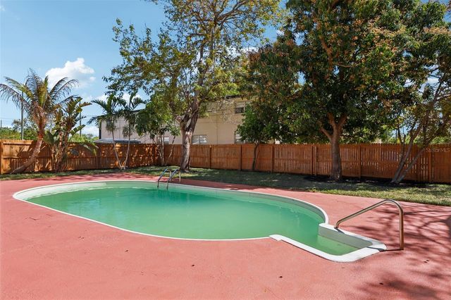 5010 8th AVE N, St Petersburg, FL 33710