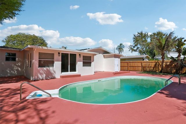 5010 8th AVE N, St Petersburg, FL 33710