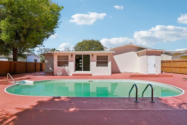 5010 8th AVE N, St Petersburg, FL 33710