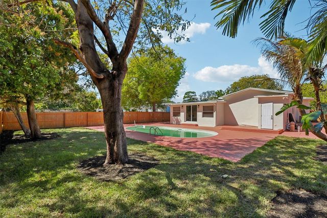 5010 8th AVE N, St Petersburg, FL 33710