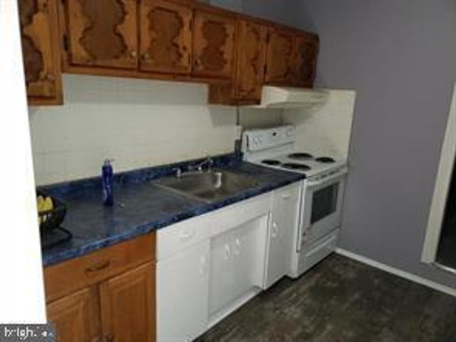 2522 N FRONT ST N, Philadelphia, PA 19133