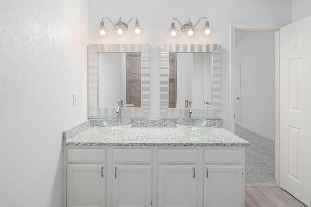 20 Abbey Road, Euless, TX 76039