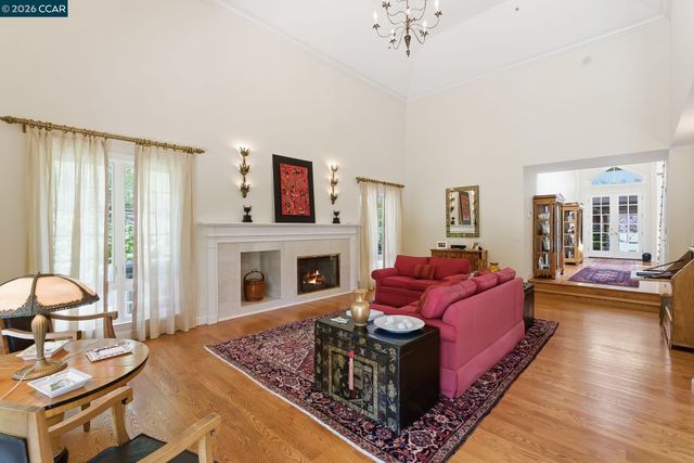 45 N Merrill Circle, Moraga, CA 94556