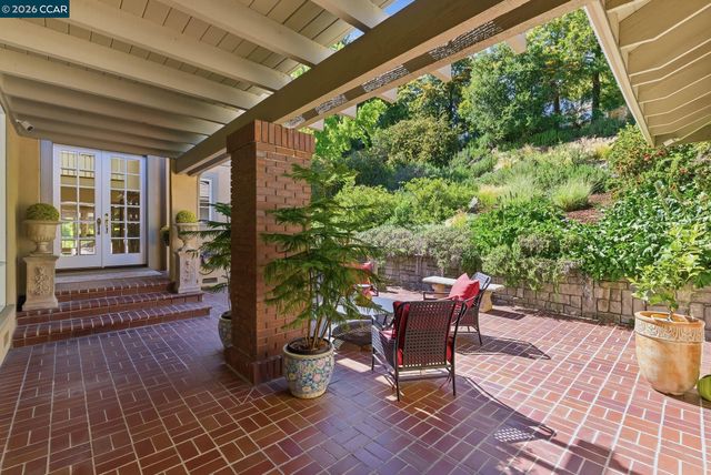 45 N Merrill Circle, Moraga, CA 94556