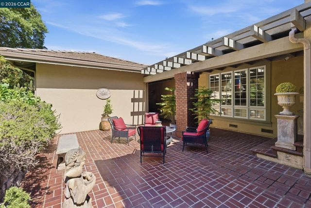 45 N Merrill Circle, Moraga, CA 94556
