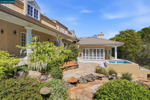 45 N Merrill Circle, Moraga, CA 94556