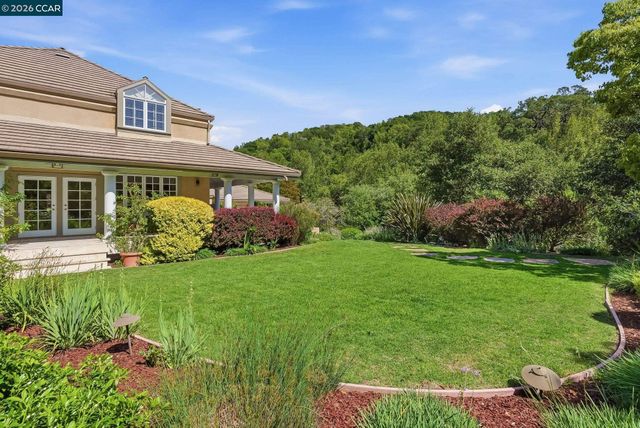 45 N Merrill Circle, Moraga, CA 94556