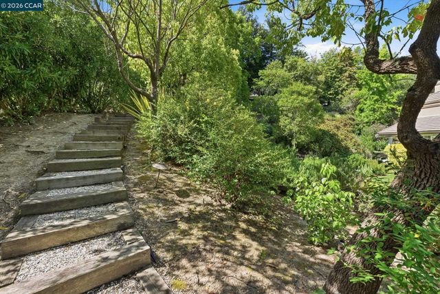 45 N Merrill Circle, Moraga, CA 94556