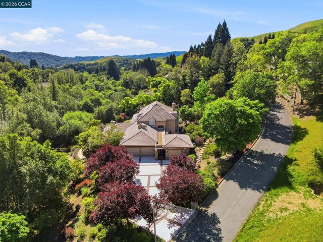 45 N Merrill Circle, Moraga, CA 94556