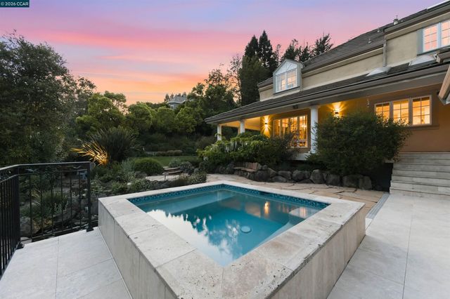 45 N Merrill Circle, Moraga, CA 94556