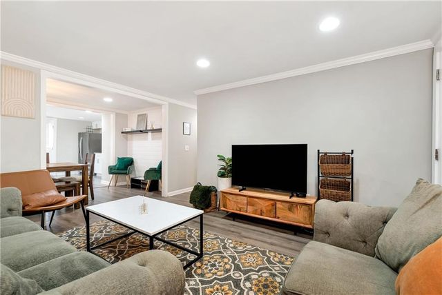 321 Pine Avenue, Commerce, GA 30529