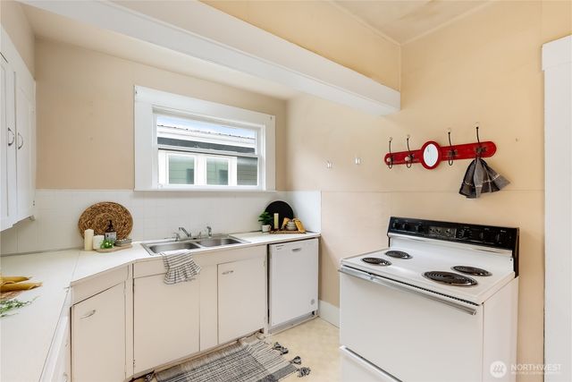 2414 Elm Street, Bellingham, WA 98225