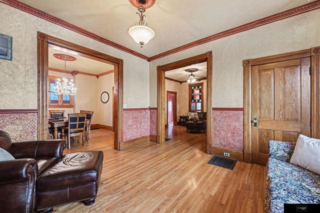 2553 Poppleton Avenue, Omaha, NE 68105