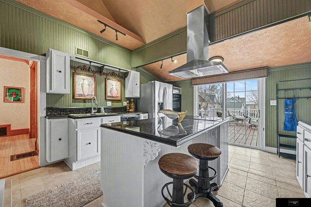 2553 Poppleton Avenue, Omaha, NE 68105