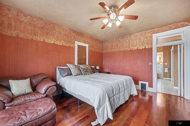 2553 Poppleton Avenue, Omaha, NE 68105