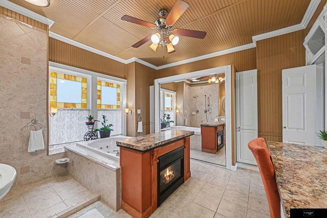 2553 Poppleton Avenue, Omaha, NE 68105