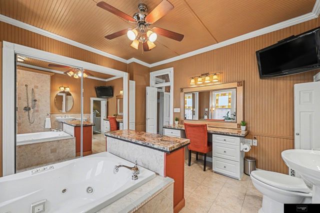 2553 Poppleton Avenue, Omaha, NE 68105