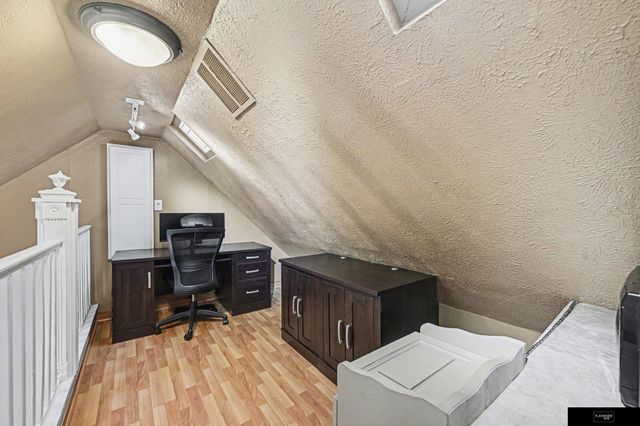 2553 Poppleton Avenue, Omaha, NE 68105