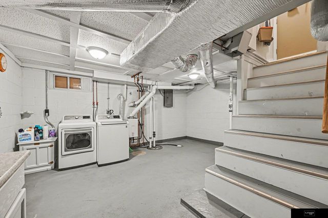 2553 Poppleton Avenue, Omaha, NE 68105