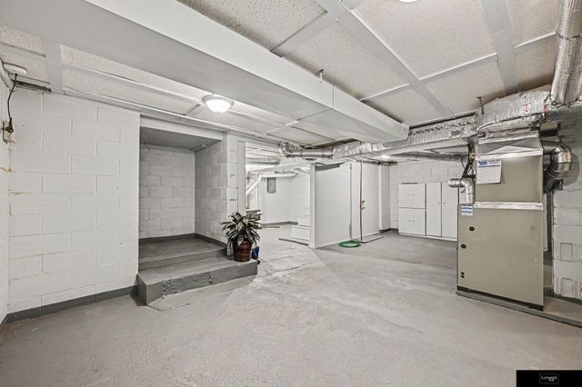 2553 Poppleton Avenue, Omaha, NE 68105