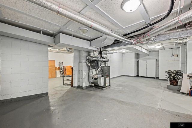 2553 Poppleton Avenue, Omaha, NE 68105