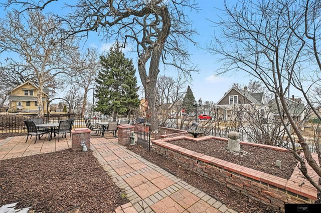 2553 Poppleton Avenue, Omaha, NE 68105