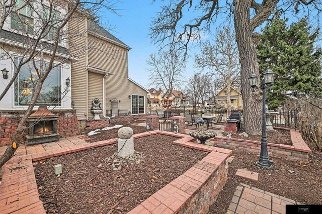 2553 Poppleton Avenue, Omaha, NE 68105