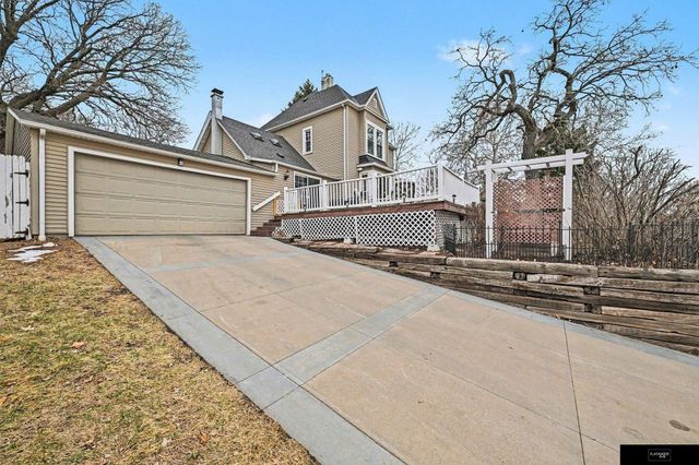 2553 Poppleton Avenue, Omaha, NE 68105