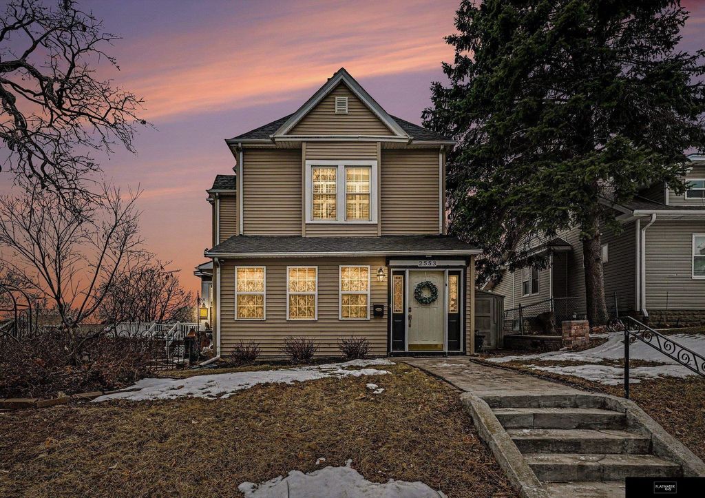 2553 Poppleton Avenue, Omaha, NE 68105