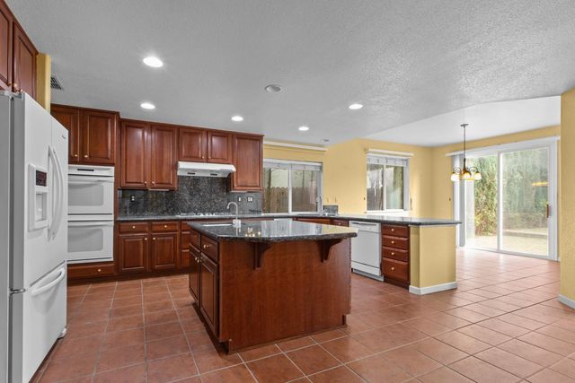 11 Loganberry Ct, Sacramento, CA 95835