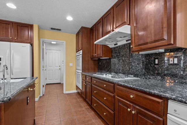 11 Loganberry Ct, Sacramento, CA 95835