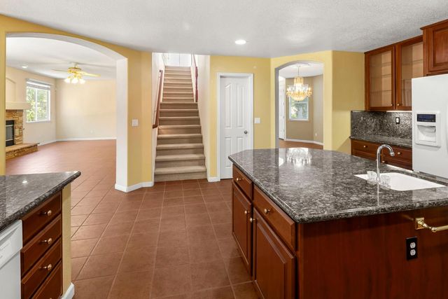 11 Loganberry Ct, Sacramento, CA 95835