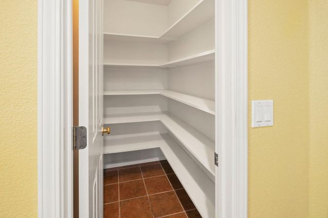 11 Loganberry Ct, Sacramento, CA 95835