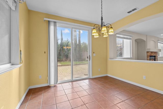 11 Loganberry Ct, Sacramento, CA 95835