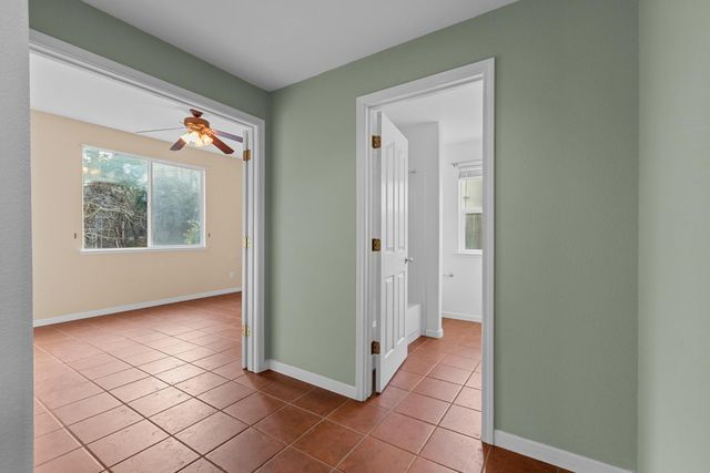 11 Loganberry Ct, Sacramento, CA 95835