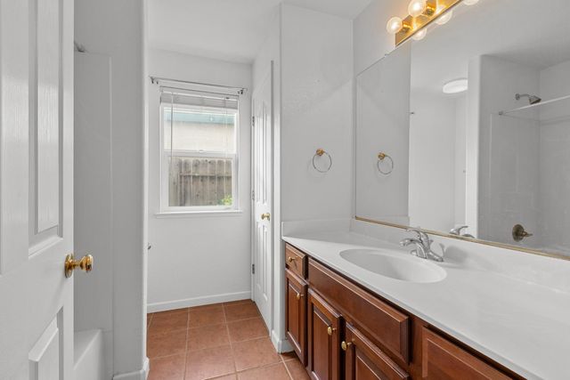 11 Loganberry Ct, Sacramento, CA 95835