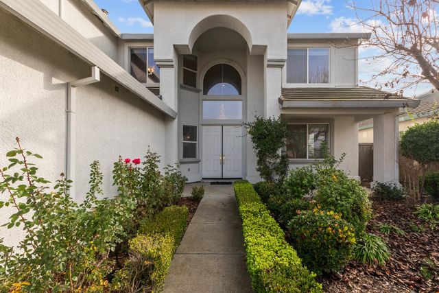 11 Loganberry Ct, Sacramento, CA 95835