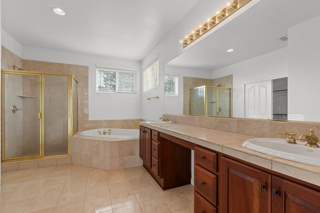 11 Loganberry Ct, Sacramento, CA 95835