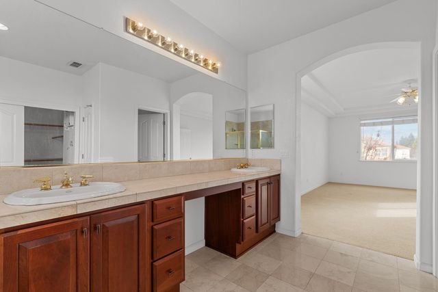 11 Loganberry Ct, Sacramento, CA 95835