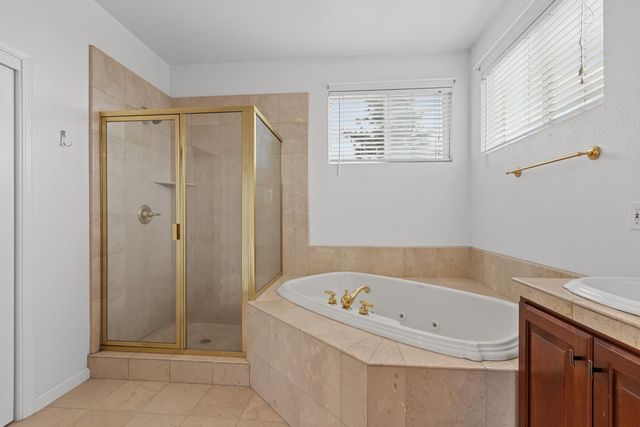 11 Loganberry Ct, Sacramento, CA 95835