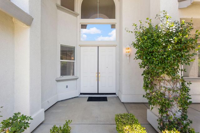 11 Loganberry Ct, Sacramento, CA 95835