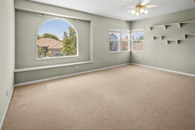 11 Loganberry Ct, Sacramento, CA 95835