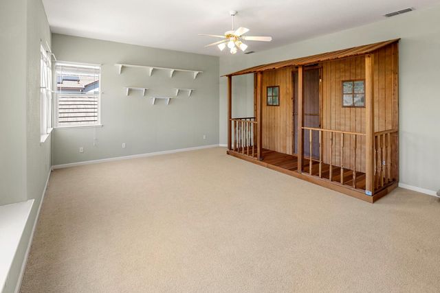 11 Loganberry Ct, Sacramento, CA 95835