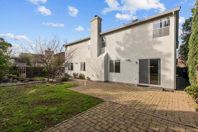 11 Loganberry Ct, Sacramento, CA 95835