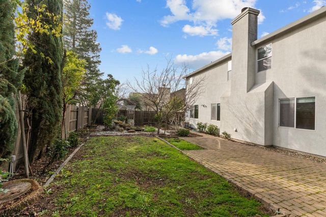 11 Loganberry Ct, Sacramento, CA 95835