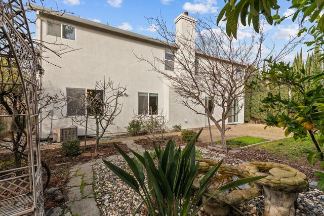 11 Loganberry Ct, Sacramento, CA 95835