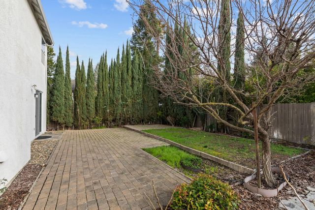 11 Loganberry Ct, Sacramento, CA 95835