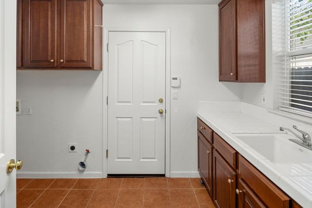 11 Loganberry Ct, Sacramento, CA 95835