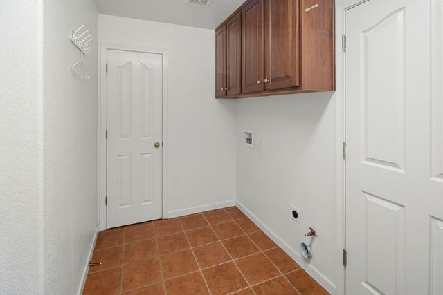 11 Loganberry Ct, Sacramento, CA 95835