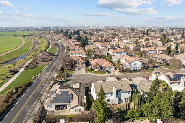 11 Loganberry Ct, Sacramento, CA 95835